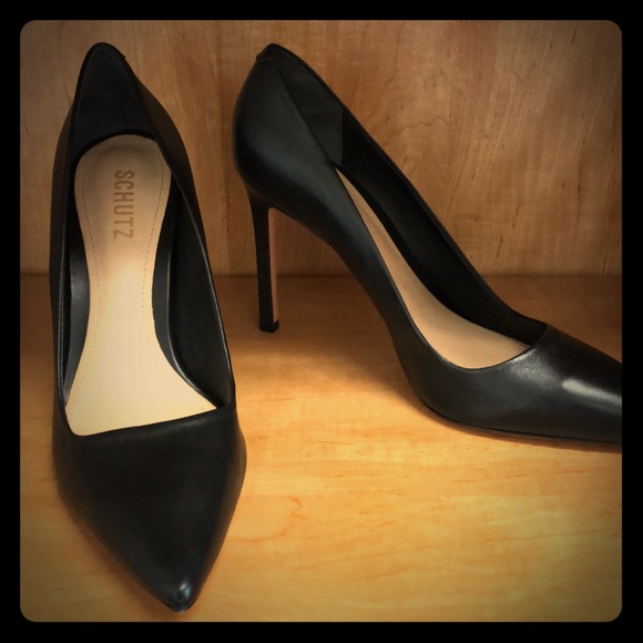 black pumps size 8